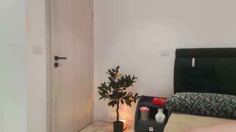 annaevv online show from April 2026 07:47:01 AM