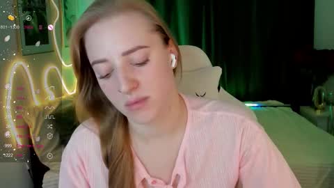 annagrees1 online show from December 2025 02:13:01 PM