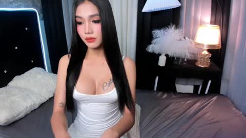 Snapshot of annalolaxoxo chatting on December 2024 12:02:01 PM AshyElliston online show from December 2024 12:02:01 PM