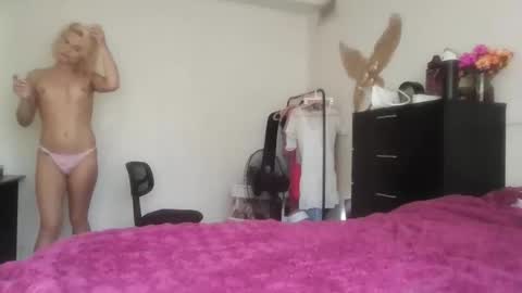 Snapshot of annamarrie777 chatting on November 2025 07:32:02 PM AnnaMarrie online show from November 2025 07:32:02 PM