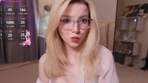 im Sophie  online show from April 2026 04:32:02 PM