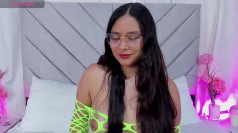 Snapshot of annaqueen_ chatting on January 2025 04:28:02 PM Anna online show from January 2025 04:28:02 PM