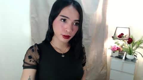 Snapshot of anne_kourtney chatting on November 2025 12:52:01 PM vanessa online show from November 2025 12:52:01 PM