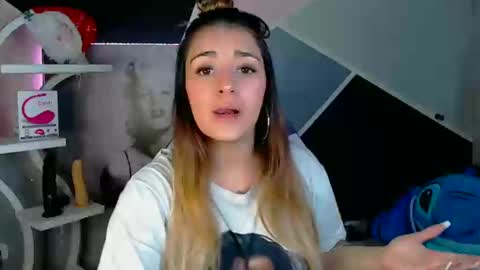 Snapshot of anne_lennon_ chatting on December 2024 03:47:02 PM Anne online show from December 2024 03:47:02 PM