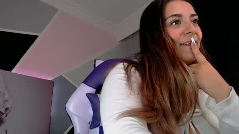 Snapshot of anne_lennon_ chatting on January 2025 06:19:02 PM Anne online show from January 2025 06:19:02 PM