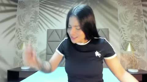 Snapshot of annedixie chatting on June 2026 03:07:01 AM Anne online show from June 2026 03:07:01 AM