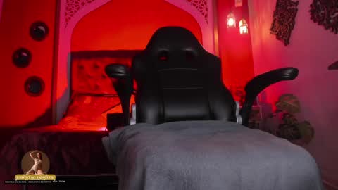 Anne  online show from January 2025 10:43:01 PM