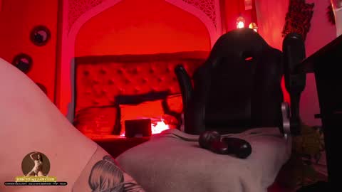 Anne  online show from February 2025 02:48:02 AM