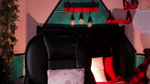 Anne  online show from February 2025 08:13:02 PM