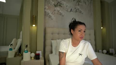 Anne Rey online show from June 2026 04:24:02 AM