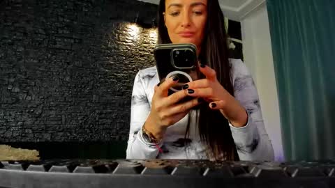 annesins online show from October 2025 05:12:01 PM