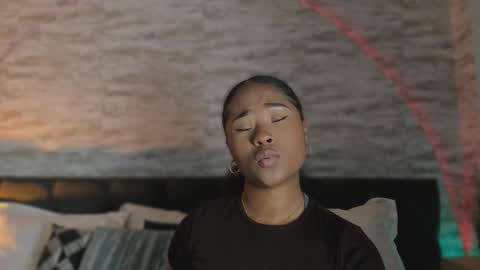 Anneth online show from November 2025 08:46:02 PM