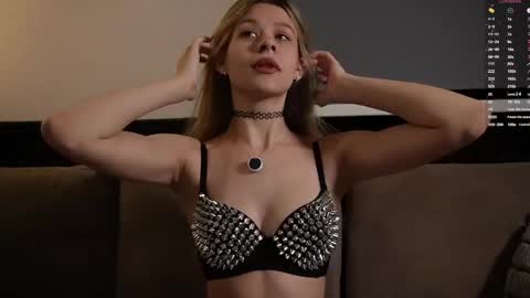 Anne online show from April 2026 07:49:01 PM