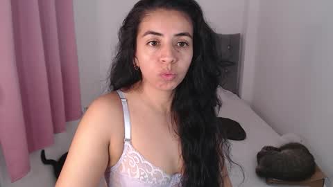 Snapshot of anngela01 chatting on October 2025 01:20:01 AM anngela online show from October 2025 01:20:01 AM