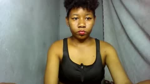 annick98 online show from February 2026 07:39:02 PM