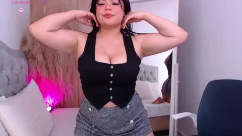 annie_20_ online show from April 2026 05:31:02 PM