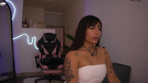 Annie online show from April 2026 08:02:02 PM