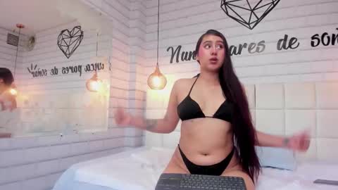 annie_cute18 online show from November 2025 06:30:01 PM