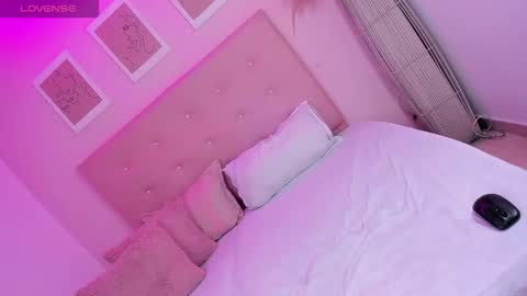 Snapshot of annie_dolce_ chatting on October 2025 10:20:02 PM annie_dolce_ online show from October 2025 10:20:02 PM