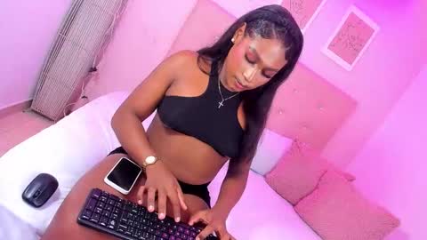 Snapshot of annie_dolce_ chatting on November 2025 12:02:02 AM annie_dolce_ online show from November 2025 12:02:02 AM