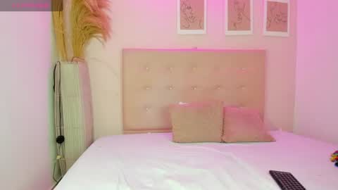 annie_dolce_ online show from June 2026 12:53:02 PM