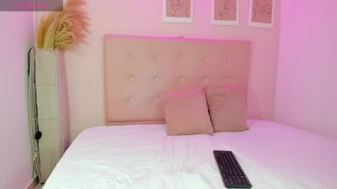 annie_dolce_ online show from July 2026 02:23:01 PM