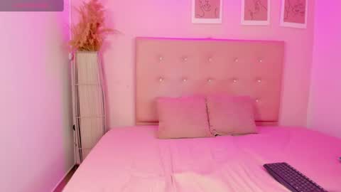 annie_dolce_ online show from July 2026 02:10:01 PM