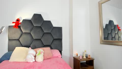 Snapshot of annie_dreams69 chatting on January 2025 12:52:02 AM Annie online show from January 2025 12:52:02 AM