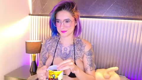Snapshot of annie_hawk chatting on July 2026 08:32:01 AM ANNIE HAWK online show from July 2026 08:32:01 AM