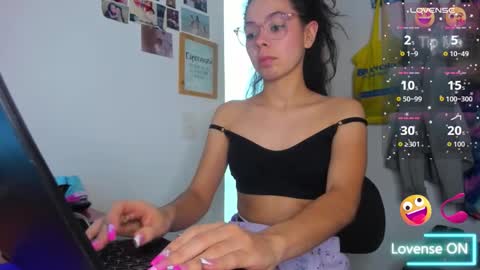 Snapshot of annie_rosse1017 chatting on November 2025 10:53:02 PM annie_rosse1017 online show from November 2025 10:53:02 PM