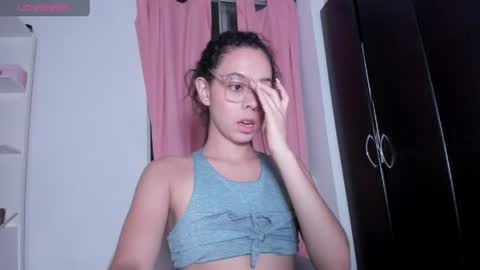 Snapshot of annie_rosse1017 chatting on May 2026 03:02:01 AM annie_rosse1017 online show from May 2026 03:02:01 AM