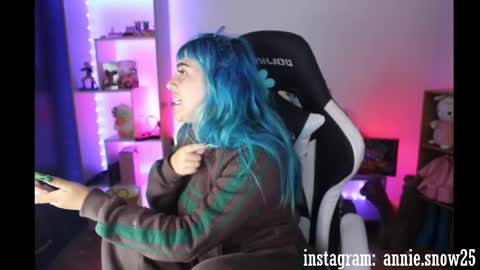 Snapshot of annie_snow_ chatting on December 2024 02:01:02 AM JEANNE no olvides seguirme dont forget follow me  uu online show from December 2024 02:01:02 AM