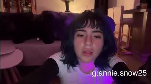 Snapshot of annie_snow_ chatting on February 2025 11:59:01 PM JEANNE no olvides seguirme dont forget follow me  uu online show from February 2025 11:59:01 PM