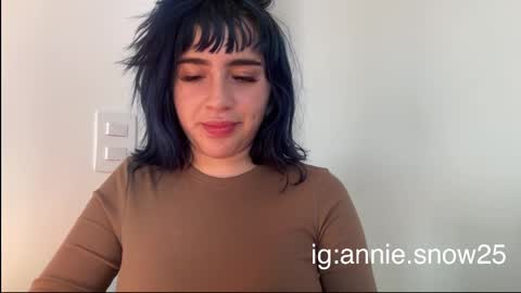 Snapshot of annie_snow_ chatting on February 2025 09:33:02 PM JEANNE no olvides seguirme dont forget follow me  uu online show from February 2025 09:33:02 PM
