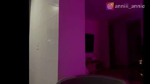 JEANNE no olvides seguirme dont forget follow me  uu online show from December 2025 11:12:02 PM