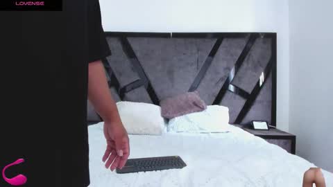 Annie and Stefan online show from October 2025 01:45:02 PM