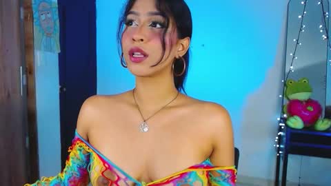 Snapshot of annieblu3 chatting on November 2025 09:41:02 AM AnnieBlu3 online show from November 2025 09:41:02 AM