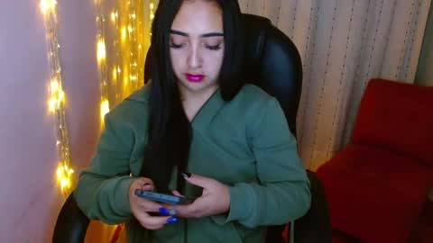 Snapshot of anniehh_ chatting on January 2025 08:29:01 AM Annie Independent model Hello all offline tokens are appreciated thank you for your support.33 online show from January 2025 08:29:01 AM