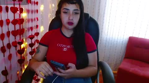 Snapshot of anniehh_ chatting on March 2025 07:06:01 PM Annie Independent model Hello all offline tokens are appreciated thank you for your support.33 online show from March 2025 07:06:01 PM