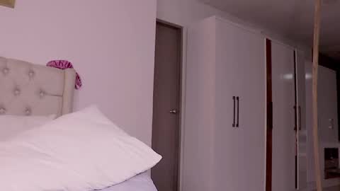 Snapshot of anniekk chatting on December 2024 05:04:02 AM Dulce candyxxx online show from December 2024 05:04:02 AM