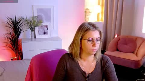 Snapshot of annielight chatting on September 2025 05:56:01 AM Annie online show from September 2025 05:56:01 AM