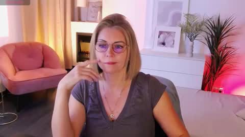 Snapshot of annielight chatting on October 2025 05:39:01 AM Annie online show from October 2025 05:39:01 AM
