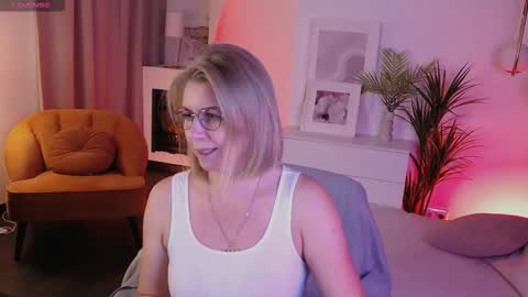 Snapshot of annielight chatting on October 2025 01:44:01 PM Annie online show from October 2025 01:44:01 PM
