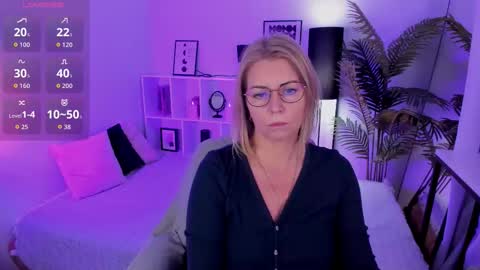 Snapshot of annielight chatting on October 2025 01:40:02 PM Annie online show from October 2025 01:40:02 PM