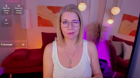 Snapshot of annielight chatting on November 2025 06:12:01 AM Annie online show from November 2025 06:12:01 AM