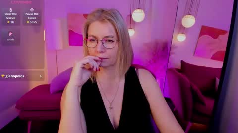 Snapshot of annielight chatting on November 2025 01:44:02 PM Annie online show from November 2025 01:44:02 PM