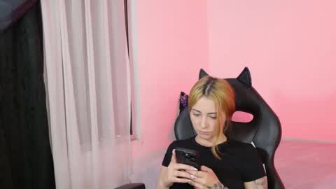 Snapshot of anniemora_ chatting on May 2026 02:07:02 AM Annie online show from May 2026 02:07:02 AM