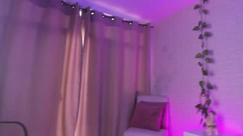 Annie  Alex online show from December 2024 12:49:01 PM