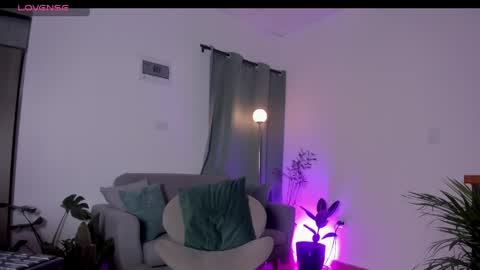 Anntonia Woods  online show from April 2026 01:00:02 AM