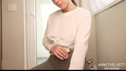 Anna online show from October 2025 09:54:02 AM